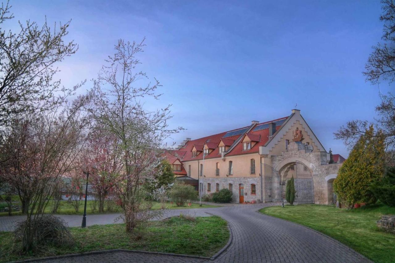 Hotel Und Restaurant Rittergut Kreipitzsch Naumburg (Saale) Exterior foto