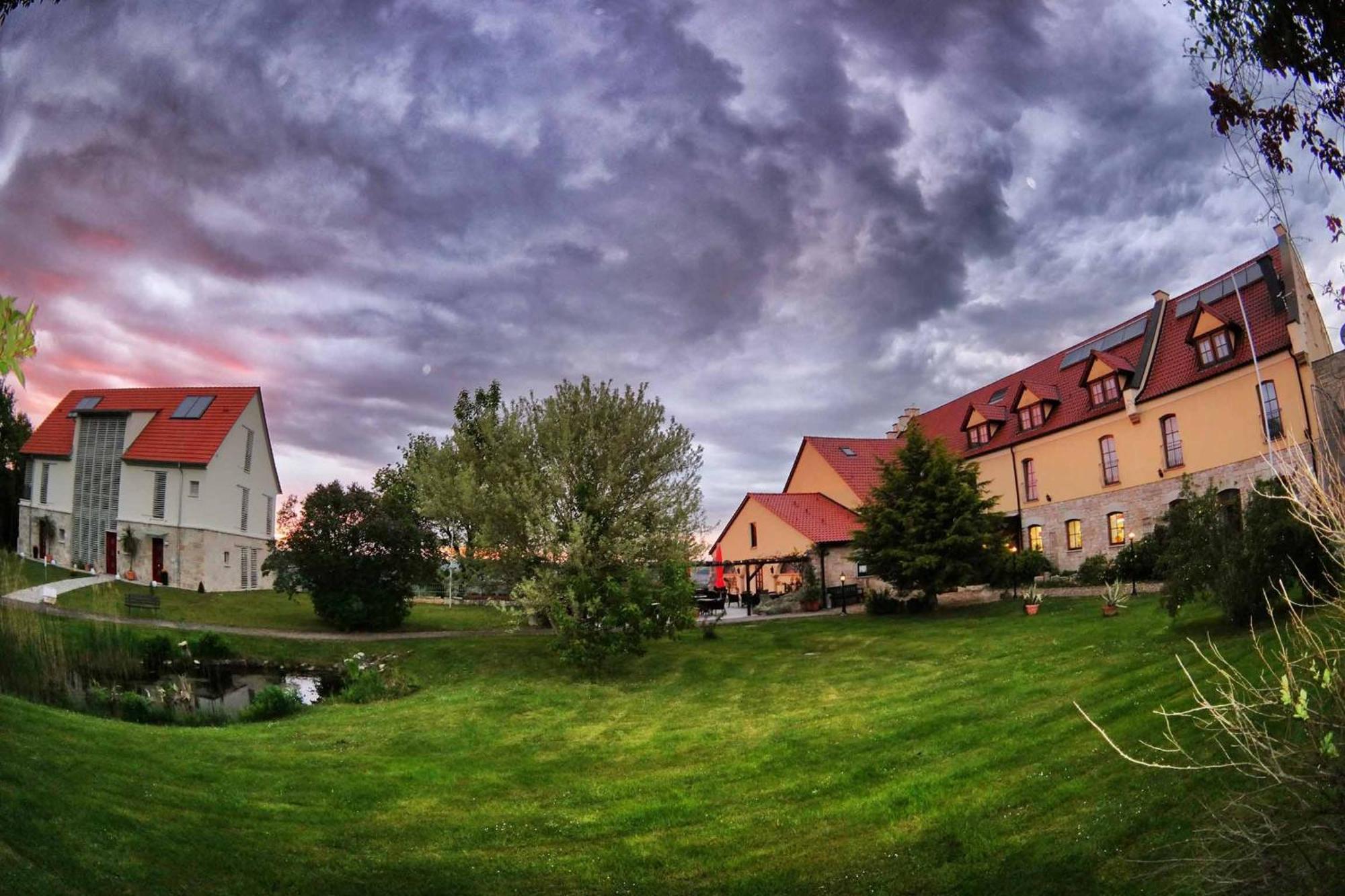 Hotel Und Restaurant Rittergut Kreipitzsch Naumburg (Saale) Exterior foto